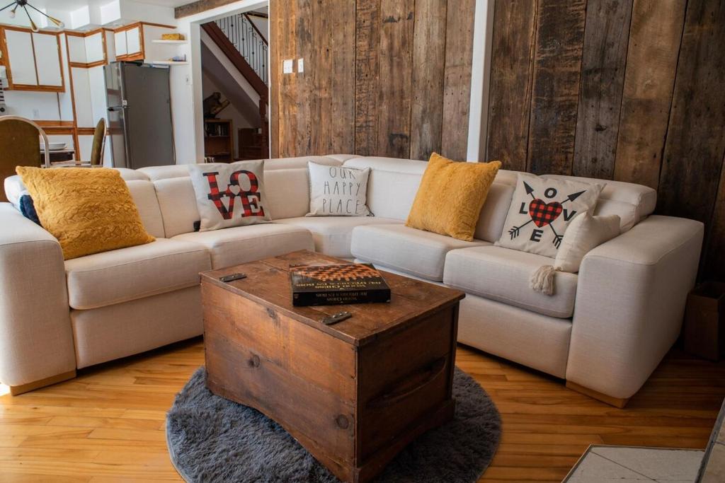 Chalet serenity at Lac Desroches, Saint-Calixte