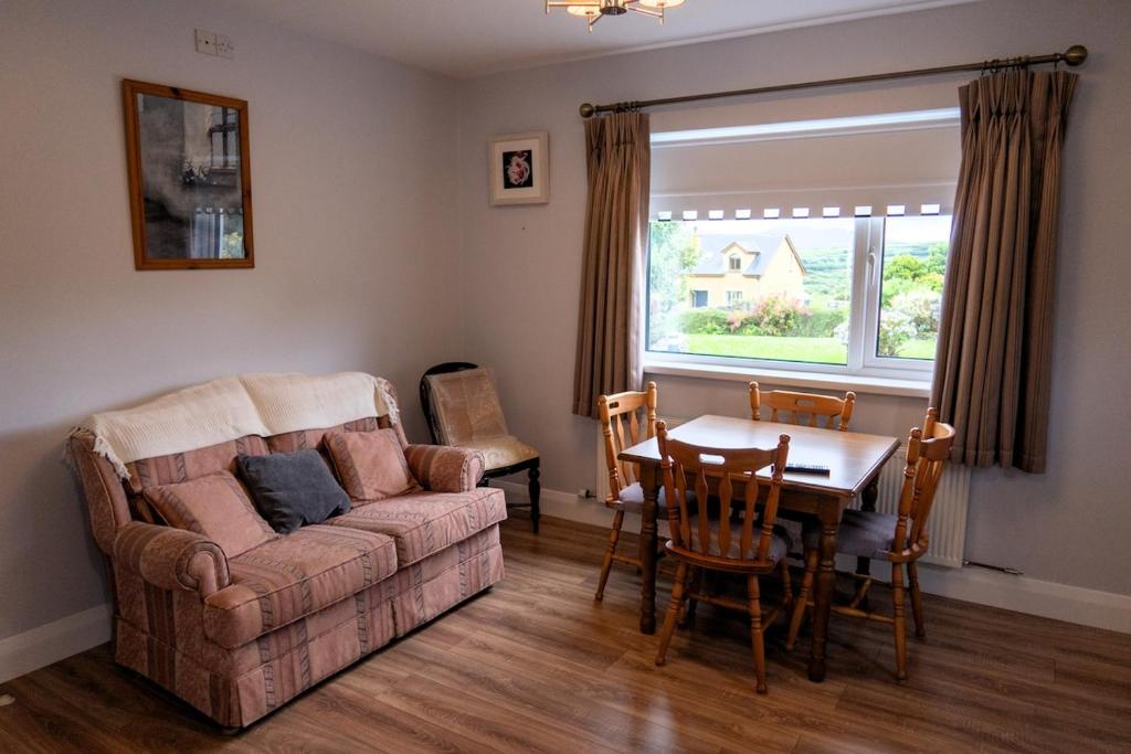Doonshean View 2 bed self contained apartment, Dingle