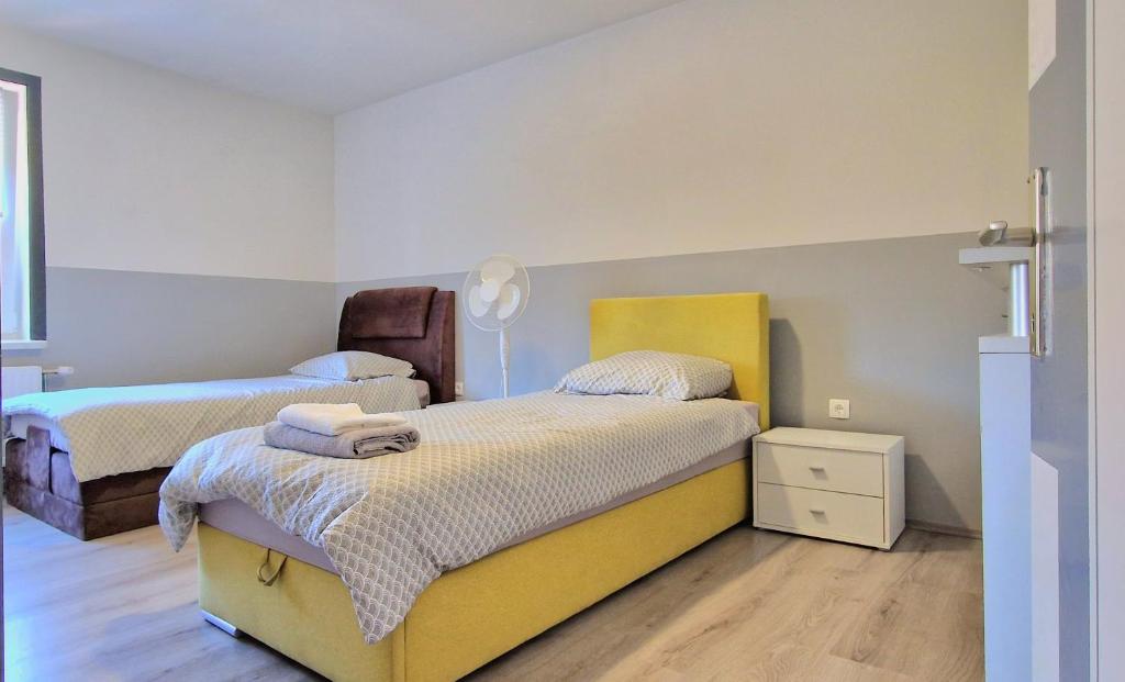 Lenas Apartments - 4