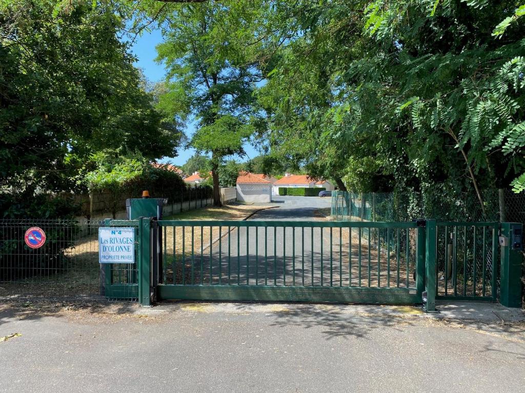 AGREABLE APPARTEMENT REFAIT A NEUF DANS UNE RESIDENCE DE VACANCES - FR-1-92-946 - 2