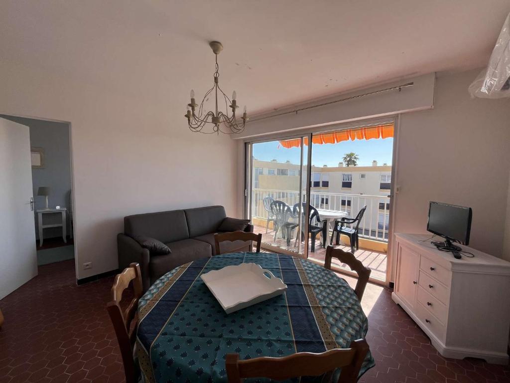 Appartement T2 Climatisé avec Terrasse et Parking au Lavandou - FR-1-308-211 - 4