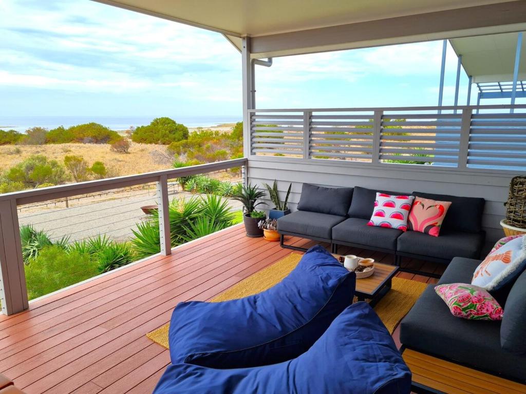 Point Break, Port Julia