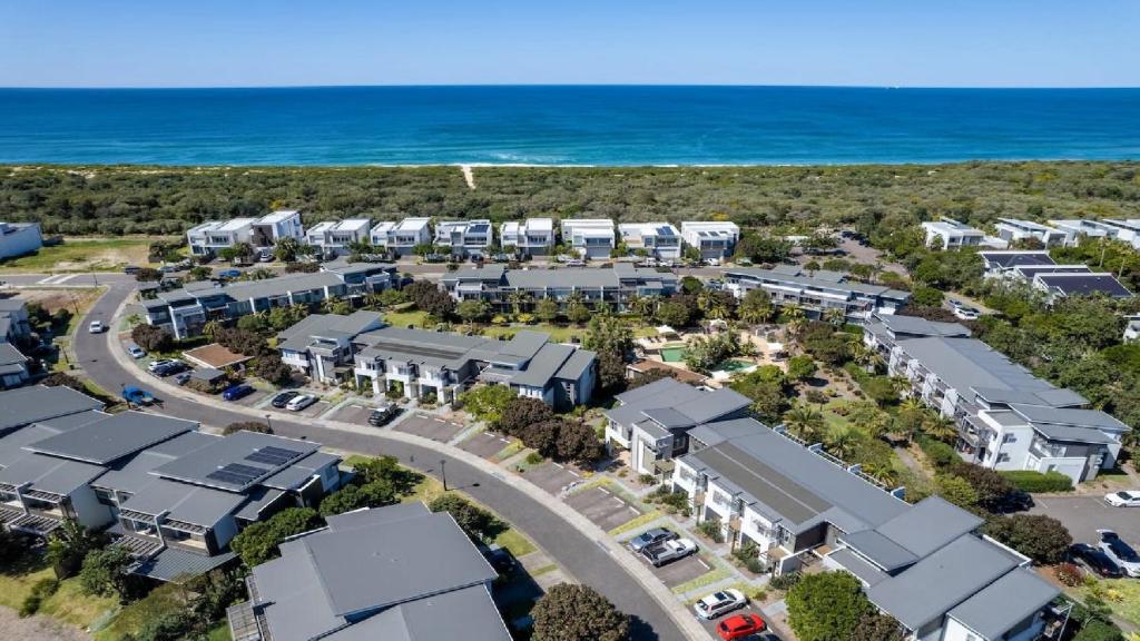 Beach, Golf, Day Spa & Poolside Luxury, Magenta