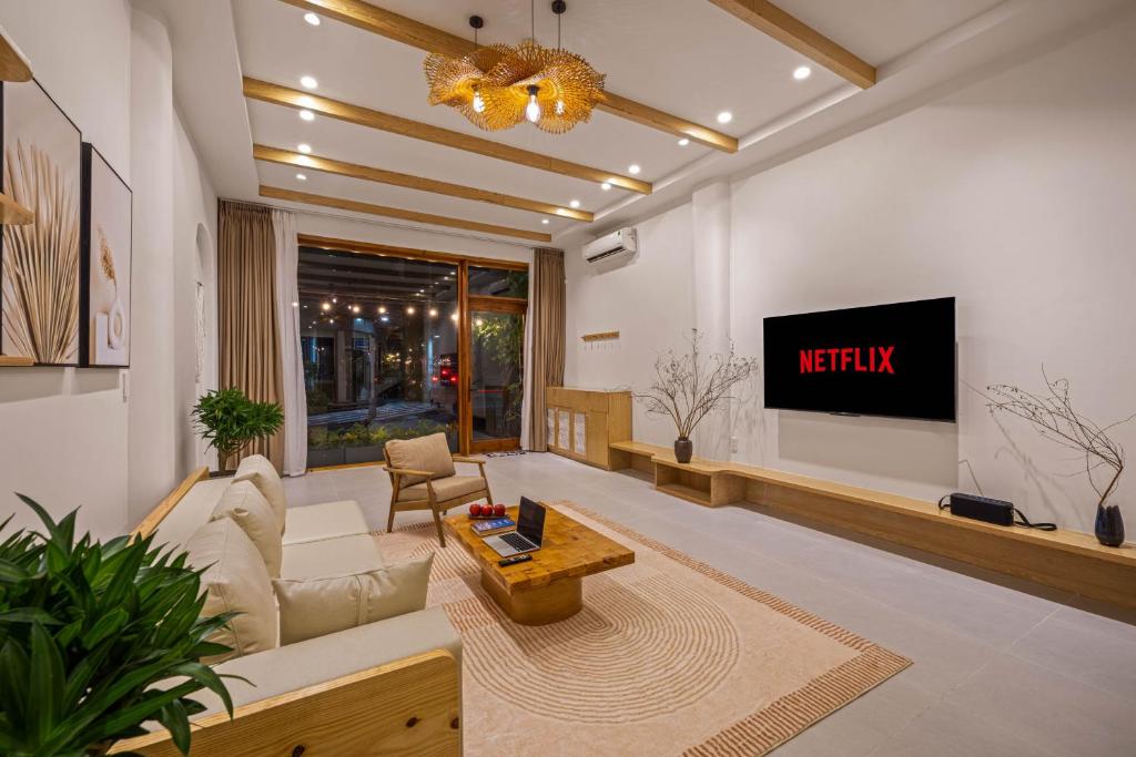 Serenity Villa - Near My Khe Beach & City Center by The Key, Danang