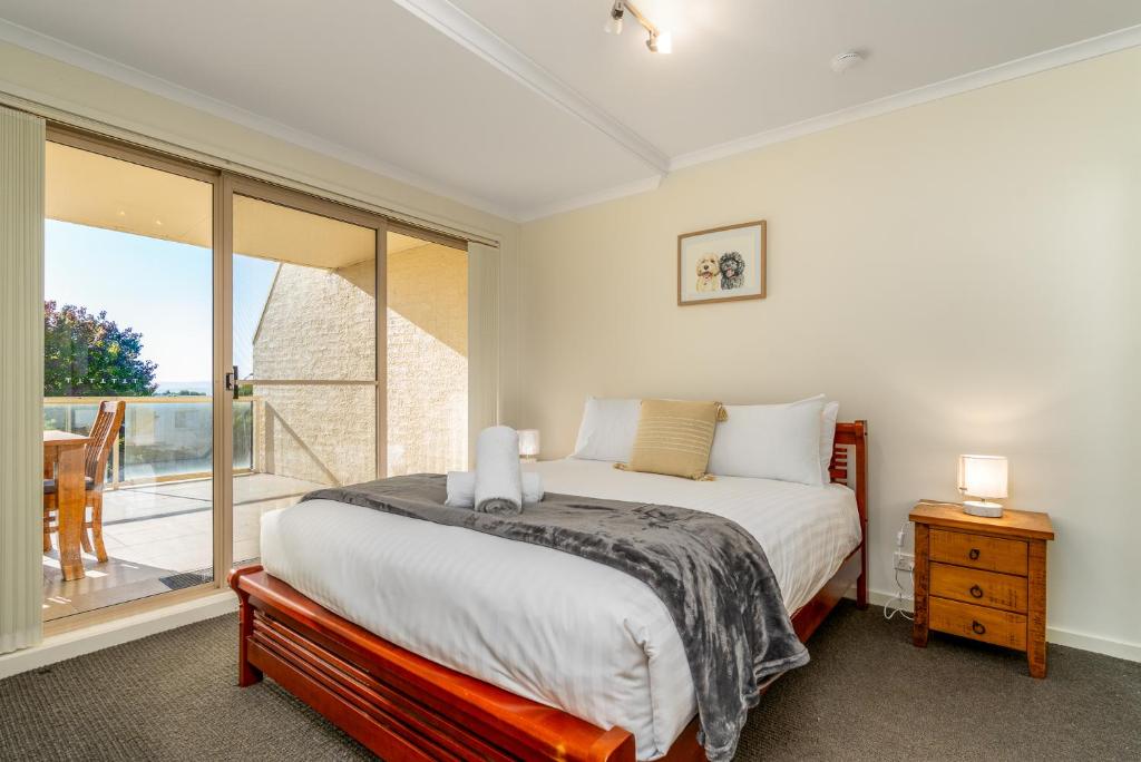 Spacious 2BR APT Panoramic Views Central Location - Hosted by CanStay, Narrabundah