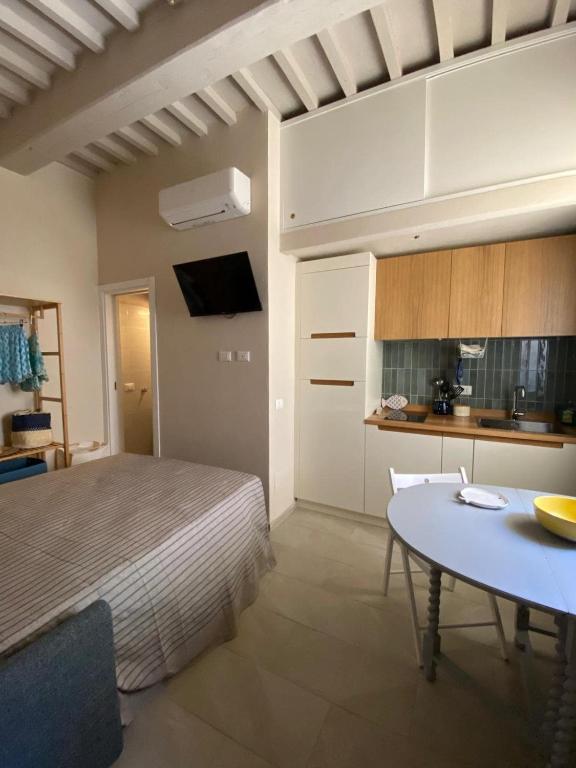 Paguro, piccolo centrale e tranquillo, Giglio Porto