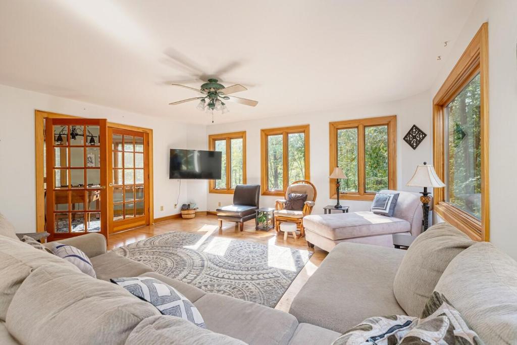 Fiddler on the Ridge-Woods, Wine and Wellness, Murphysboro