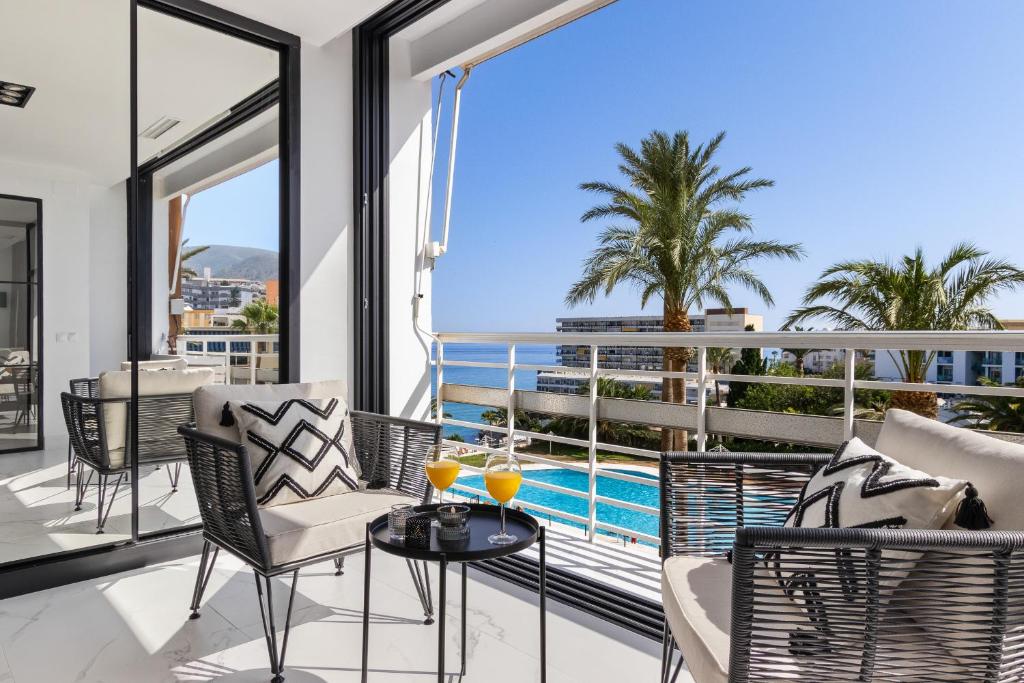 Black and White Beach - Boutique Apartment with Sea Views - 2