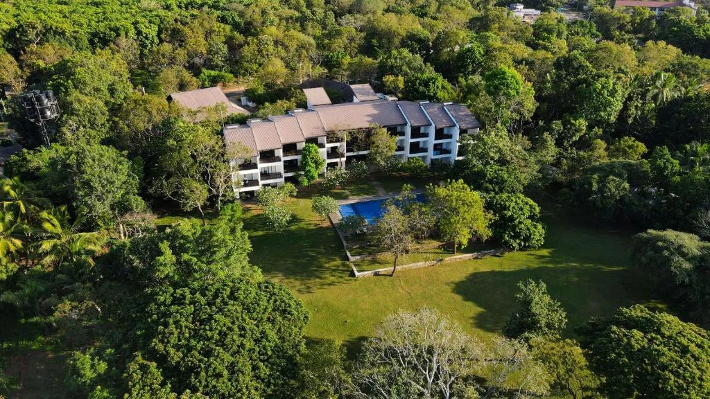Grand Tamarind Lake，位于卡特勒格默的酒店