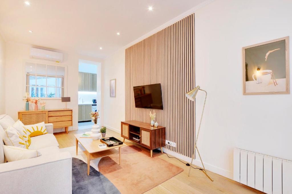 Pick a Flat's Apartment in le Marais - Rue Vieille du Temple, Paris