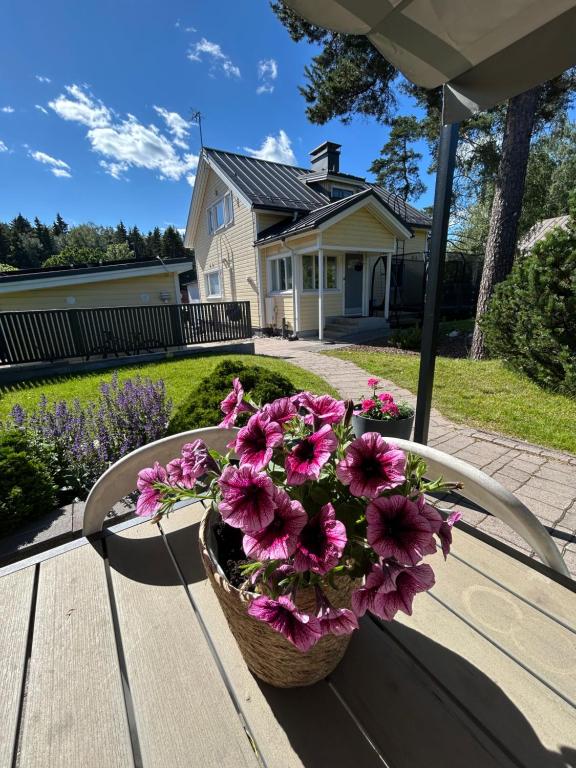 Large House - Sauna, Backyard & Tranquility, Helsinky