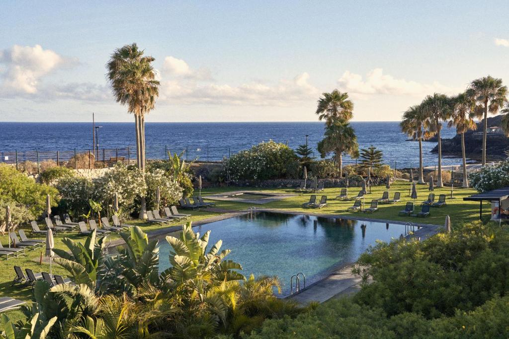 Bright oceanfront bungalow, views, garden, coastal - 5