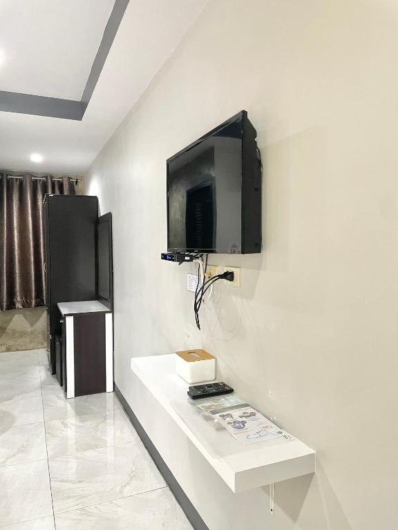 Shared lounge/TV area