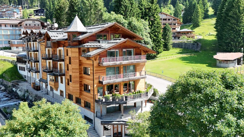 Chalet Laura Lodge Hotel - 1