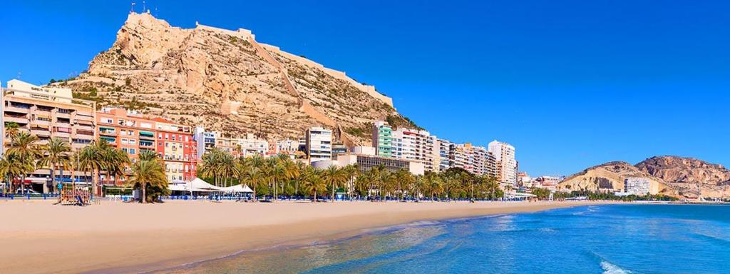 Luxury Escape by the Beach and City Center - 2