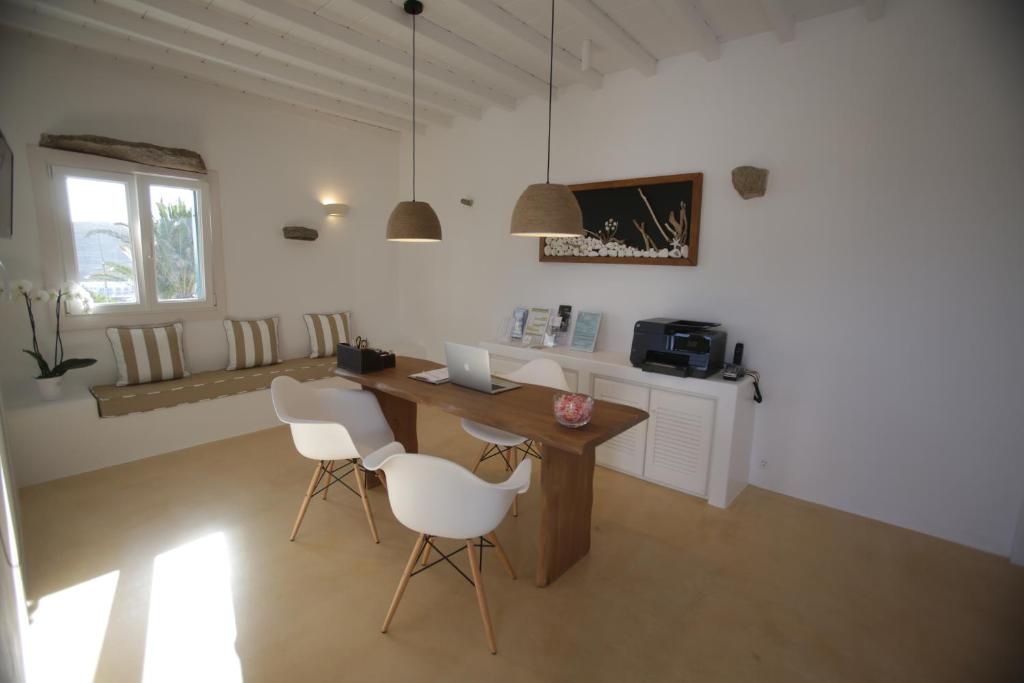 Seethrough Mykonos Suites photo
