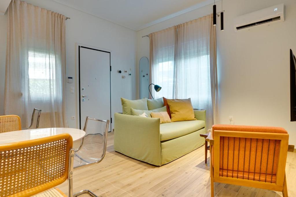 Garden Level Gem in the City, Athen