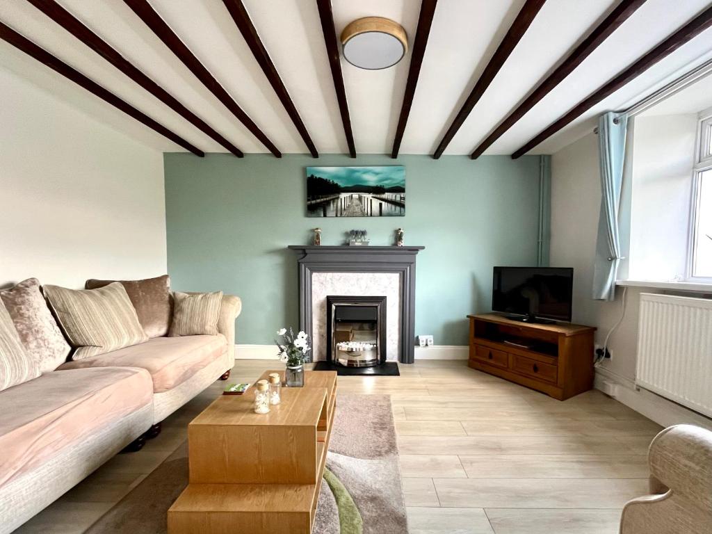 Miners cottage(1840)Nr. Brecon,Tower Zip & Bike Pk, Aberdare