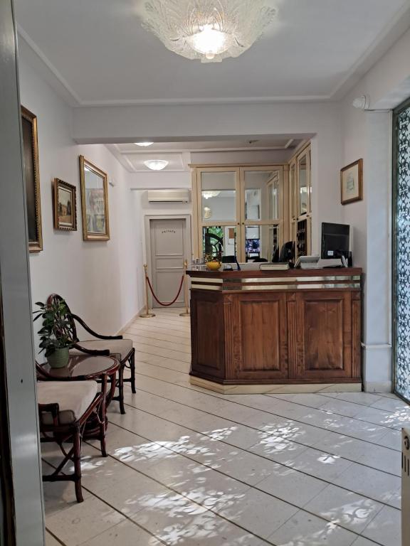 Villa Velzon Guesthouse - 4