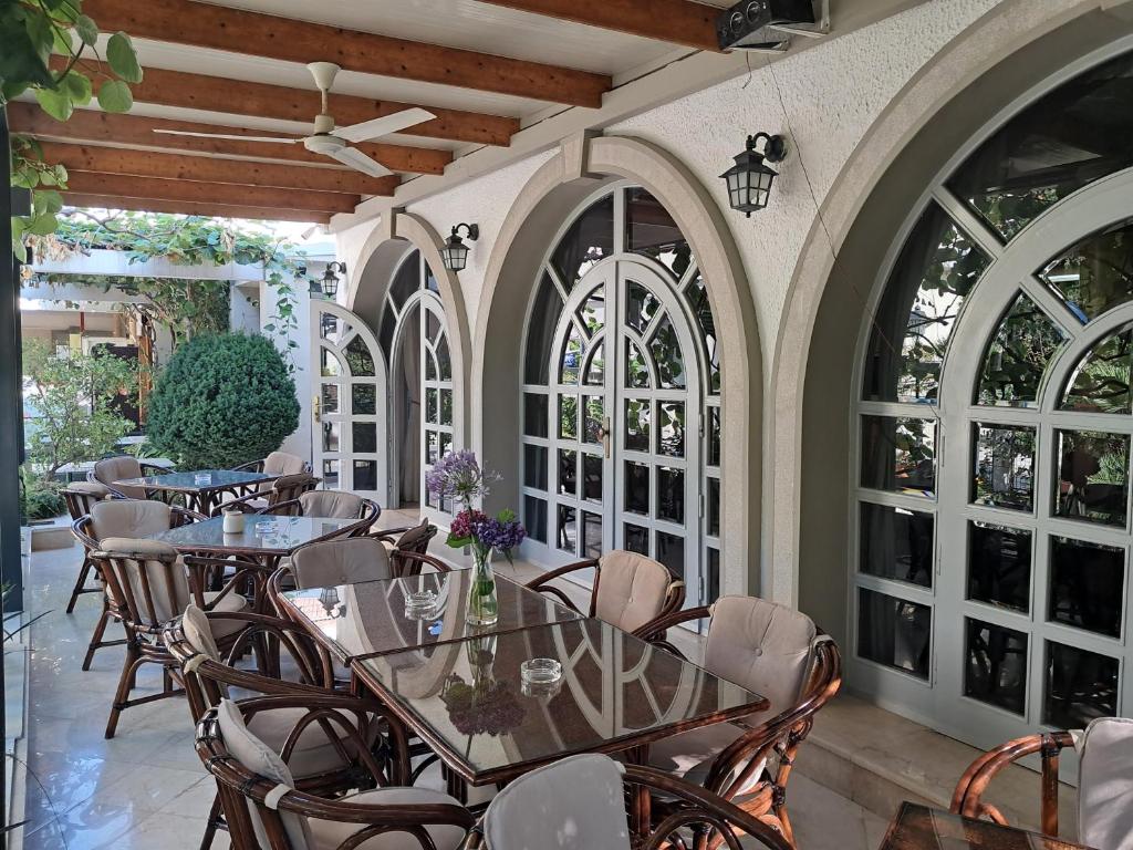 Villa Velzon Guesthouse - 5