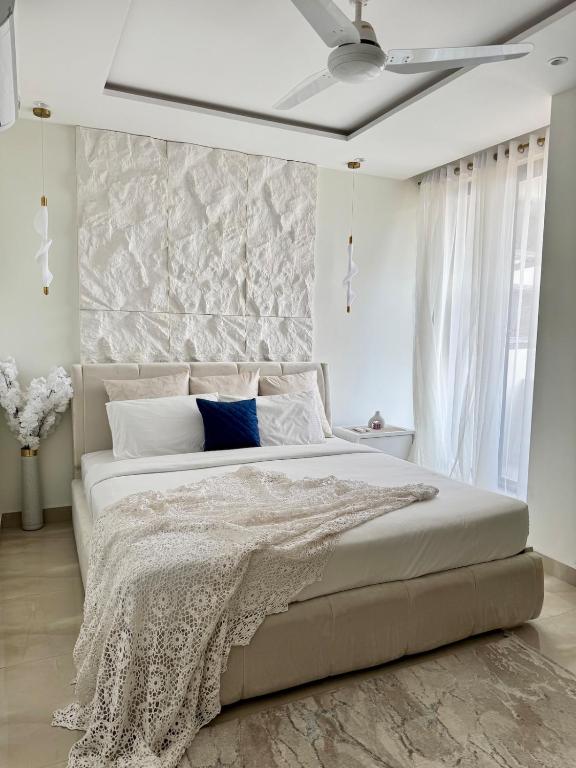 Serene 1BHK Central Gulberg Self check-in WiFi Pool, Lahore