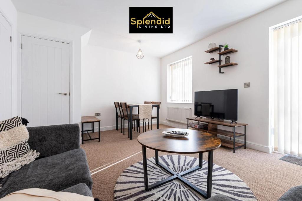 2 Parking spaces - Contractors - Spacious - Offers - Garden, Derby