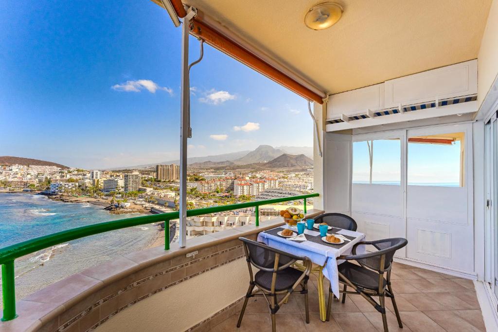 Ocean View - 1 Bedroom Apartment in Los Cristianos, Arona