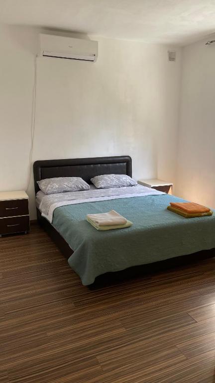 Luna Apart 2, Dobra Voda