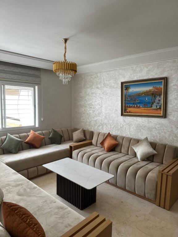 Central Modern Apt , Vibrant Local Area , Airport Service, Agádir