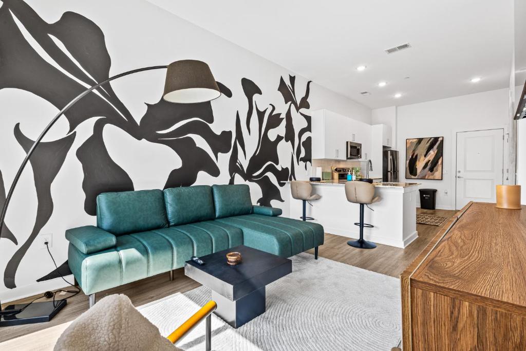 Modern Apt in Grant Park Steps from BeltLine with Free Secure Garage Parking, Atlanta