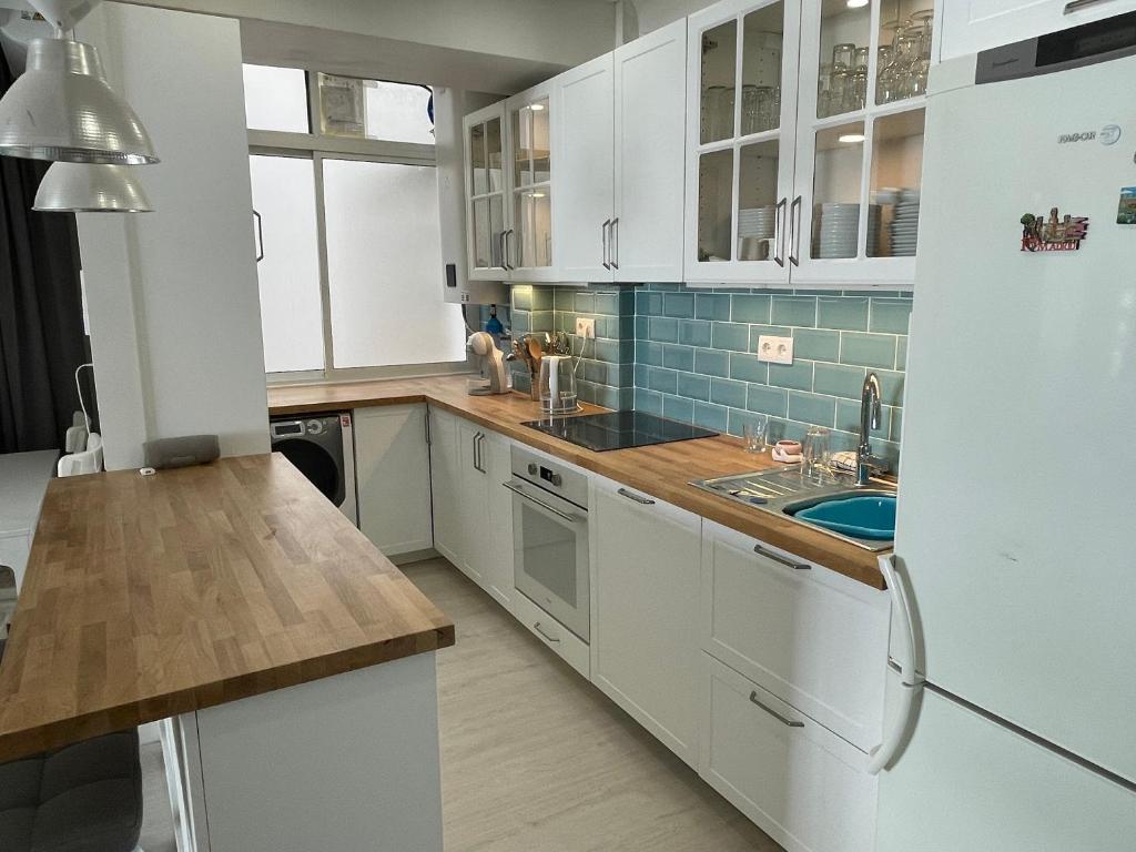 2 bedroom Central Apartment in Torremolinos - 2