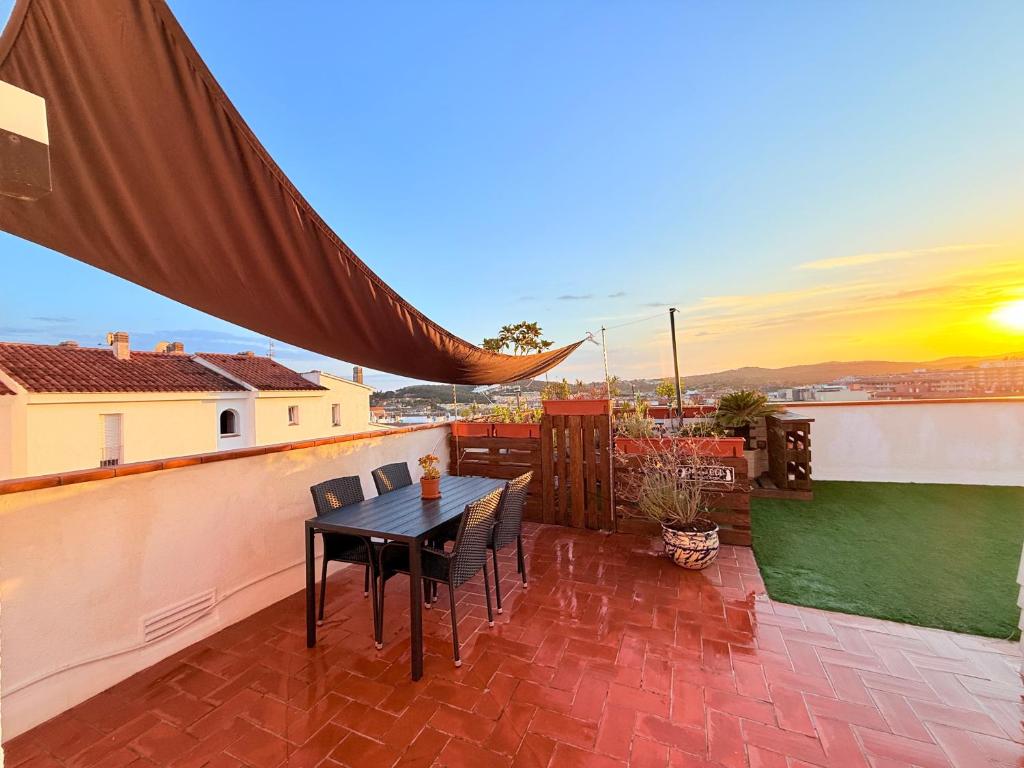 Sunset View Penthouse Unforgettable Getaway New in Lloret-de-Mar, Lloret de Mar