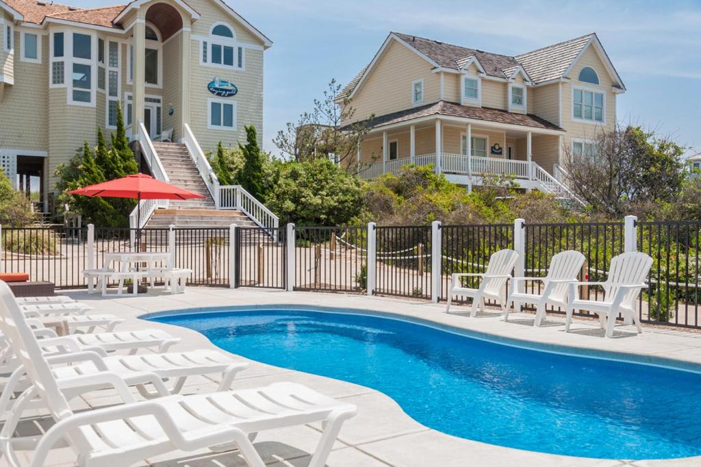 Peer Paradise, Nags Head