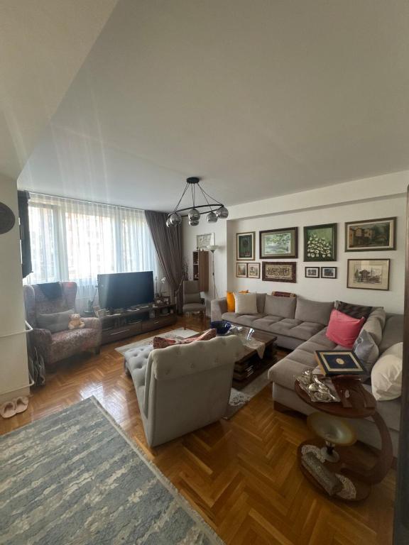 Lovely 2 bedroom apartment - 1