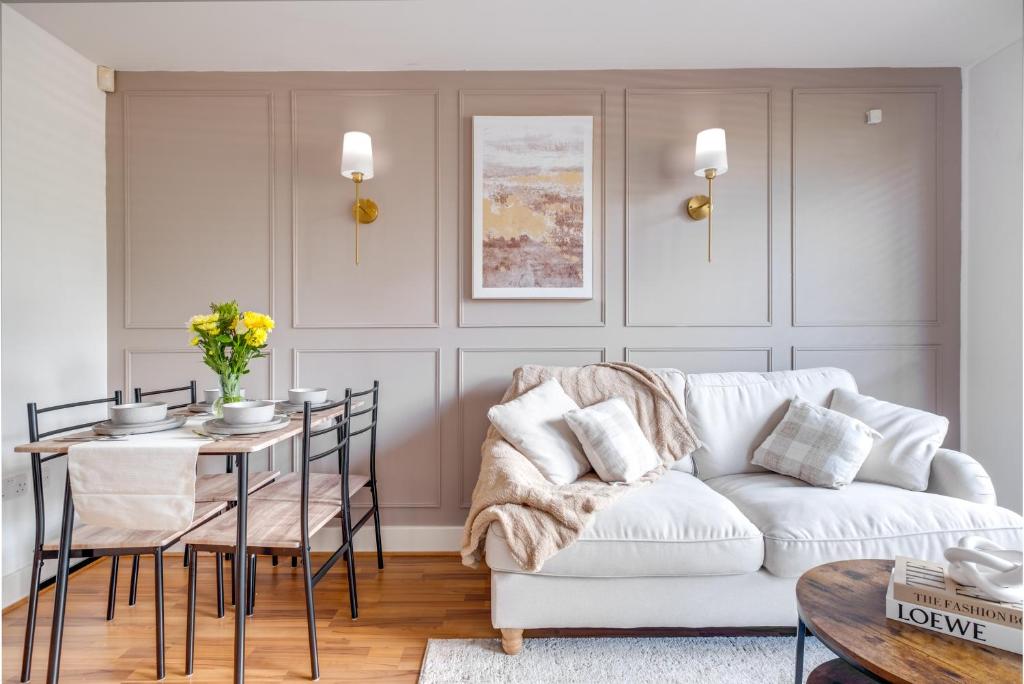 Luxury 2BR Near Bham Central, Parking, Desk & Coffee, Birmingham