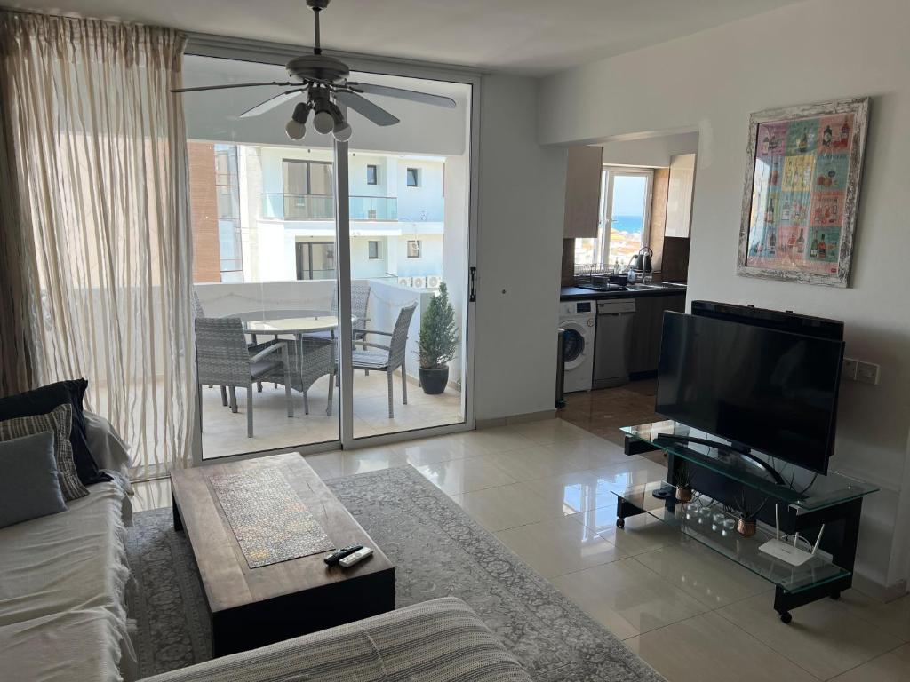 Superb Seaview Flat, Prime Area, Larnaka