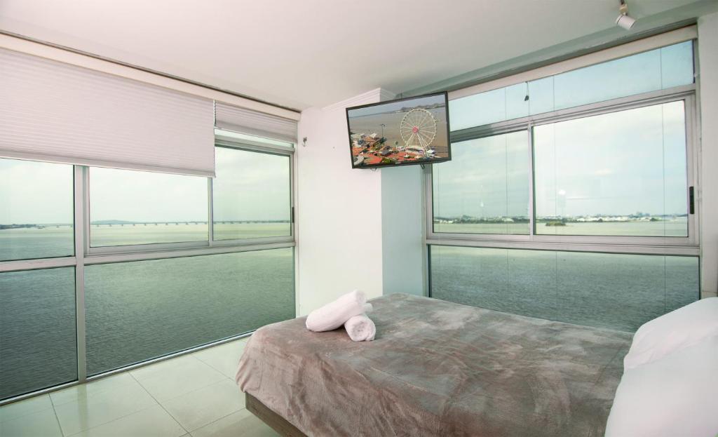 Suite 7 Riverfront 1, Puerto Santa Ana, Guayaquil, Guayaquil