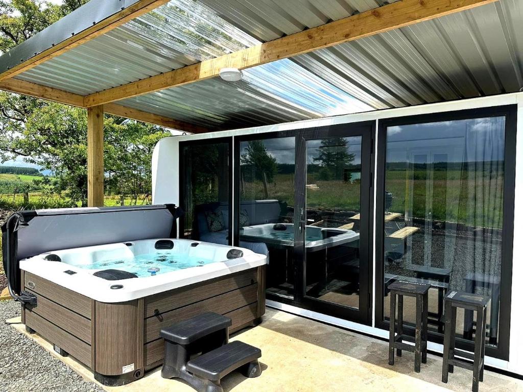 The Lux Pod, Ballynameen