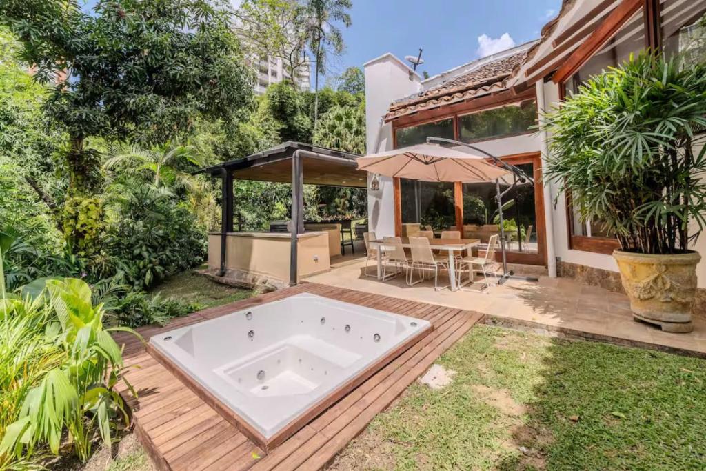 CH65 Luxury 5BR Villa Jacuzzi Garden de Oro, Medellín