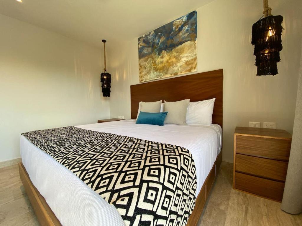 Luxe Jungle Retreat with Private Terrace & Jacuzzi in Aldea Zama - 3