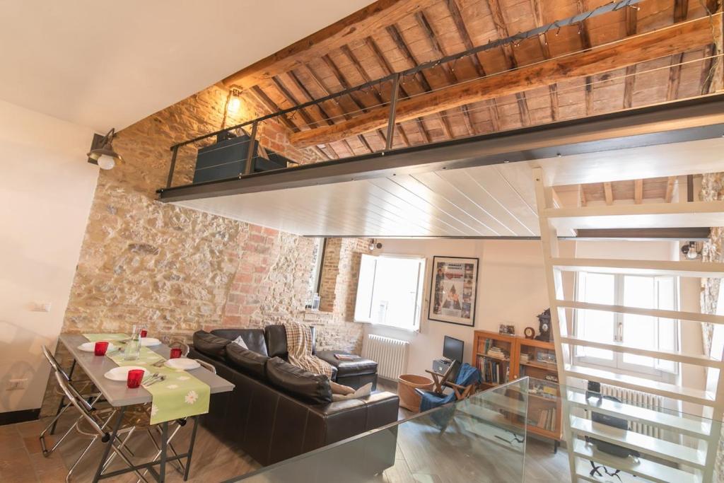 Stone loft with cozy terrace downtown Perugia - 2