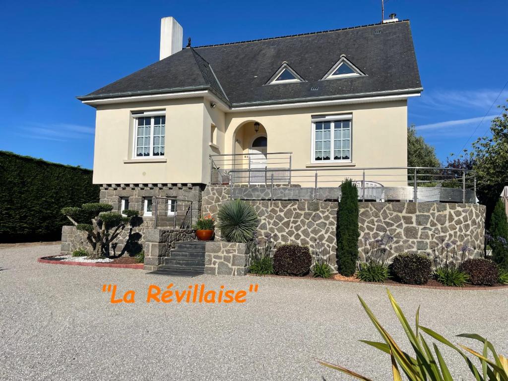 Proche mer, Grand jardin clos, 2 à 5 personnes, Réville