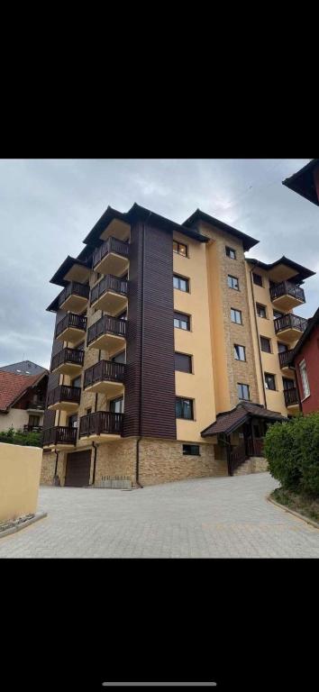 Centar Lux 3M - 4