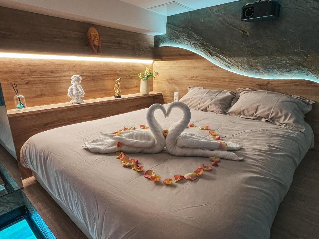 Galatea Suite Luxury and Jacuzzi - 2