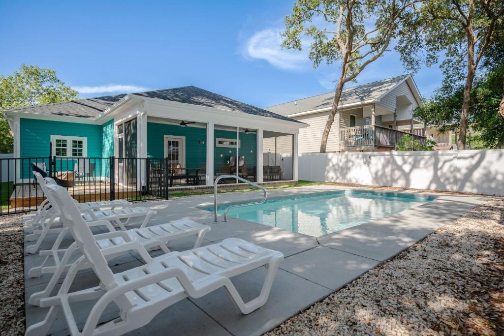 Bucket List Bungalow, Oak Island