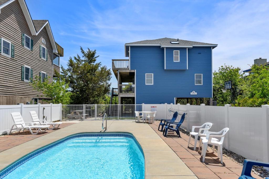 Lion on the Beach, Corolla