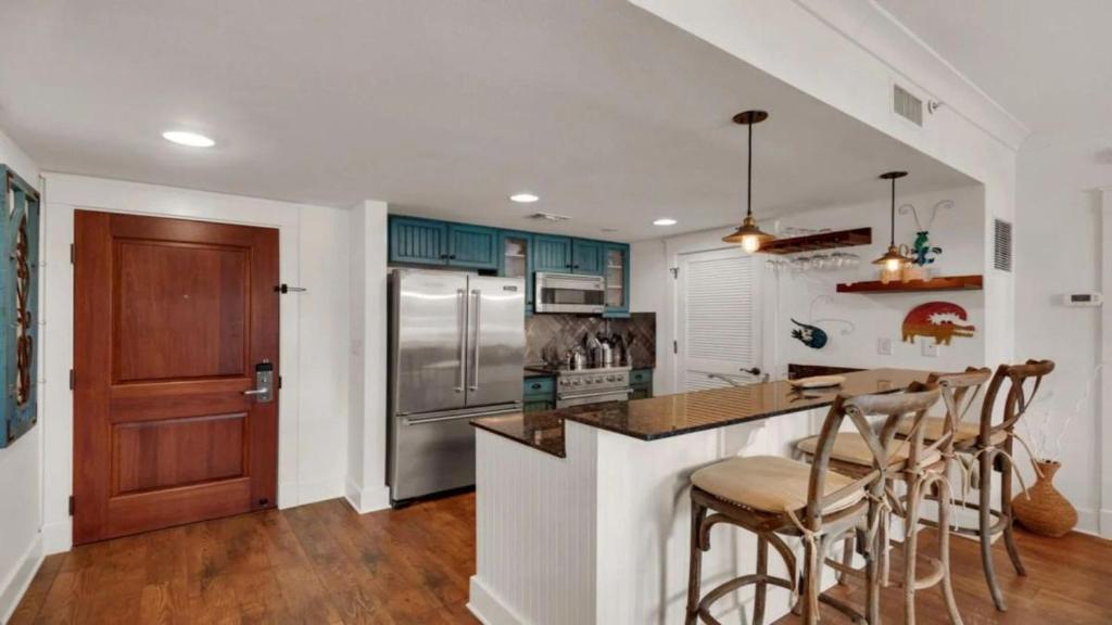 Observation Pt N 252-4 baytowne warf sleeps 8, Destin