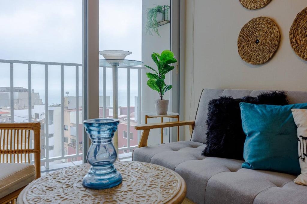 BSR Flat Del Sol in Barranco w/Ocean View, Lima