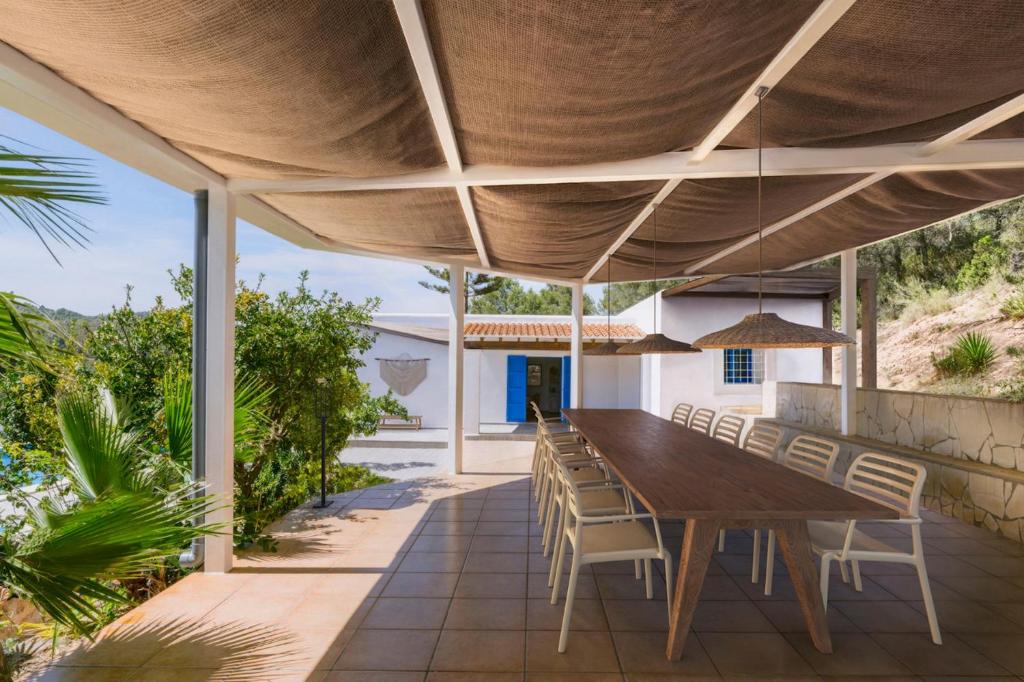 Villa Alexa this charming villa is just a 10 min drive to either Playa Den Bossa or San Antonio - 2