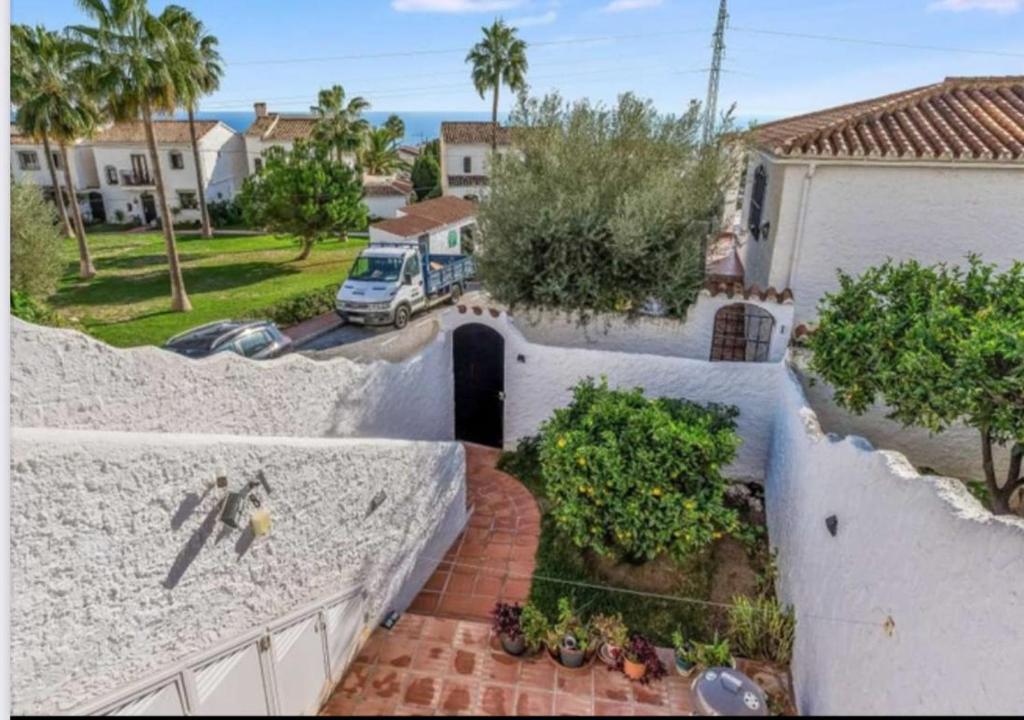 Cozy house with sea view, garden & pool - 2